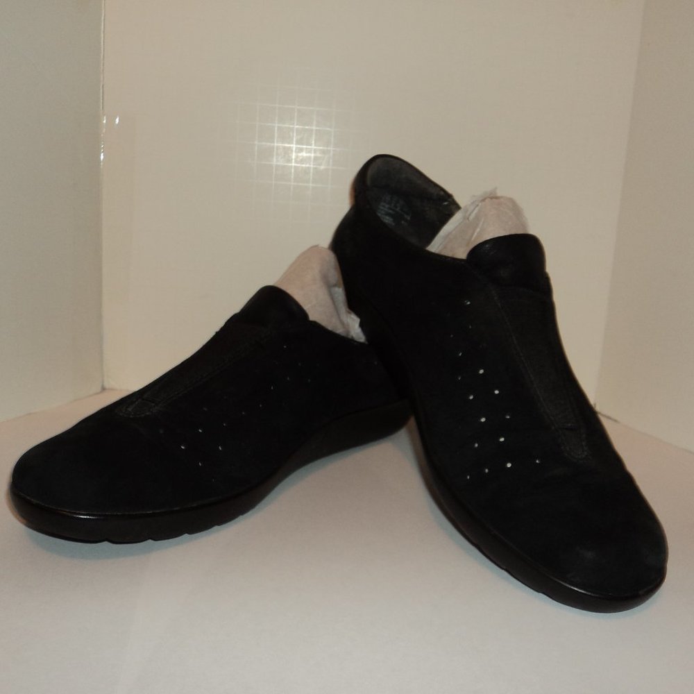 Clarks Women's Size 11 Shoes Loafers Black Suede Slip On